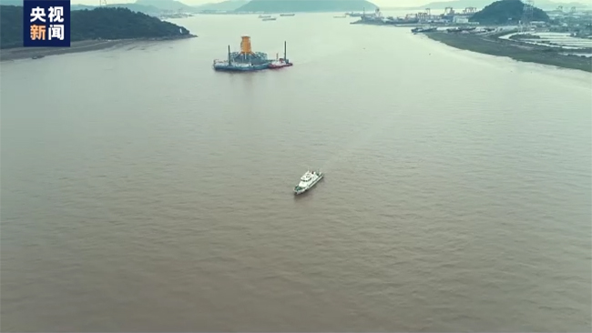 我國首創筒型基礎專用浮運平台在寧波象山順利出港