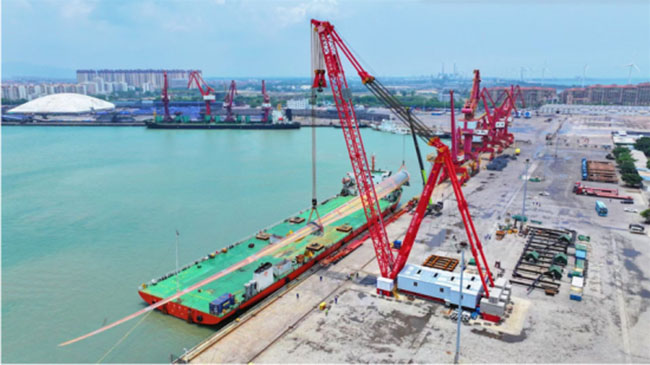 292米!全球葉輪直徑(jìng)最大風(fēng)電葉片在東方(fāng)八所(suǒ)港裝船出海 292米!全球葉輪直徑(jìng)最大風電(diàn)葉片在東(dōng)方(fāng)八所港裝(zhuāng)船出海