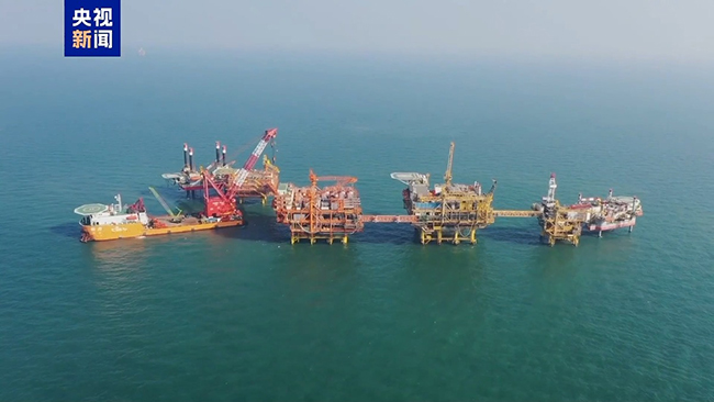 我國最大規模海上油田群岸電工(gōng)程(chéng)項目全(quán)麵竣工 我國最大規模海上油(yóu)田群岸電工程項目全(quán)麵竣(jun4)工(gōng)