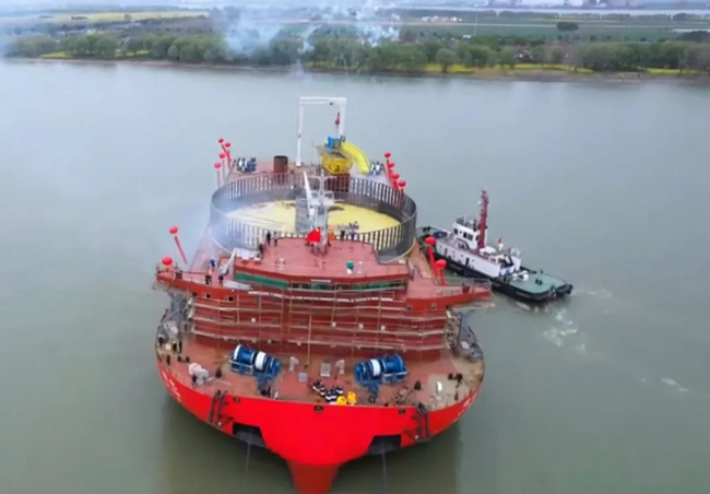 12000噸!國產最大(dà)載纜量鋪纜船“綠電”號成功下水 12000噸!國產最大載纜量鋪纜船“綠電”號成功下水