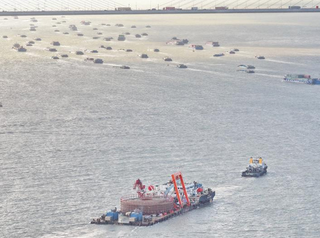 這艘鋪纜(lǎn)船啟航,助力中國離岸最遠海上風電項目! 這艘鋪纜船啟航,助力中國離岸(àn)最遠(yuǎn)海上風電項目!