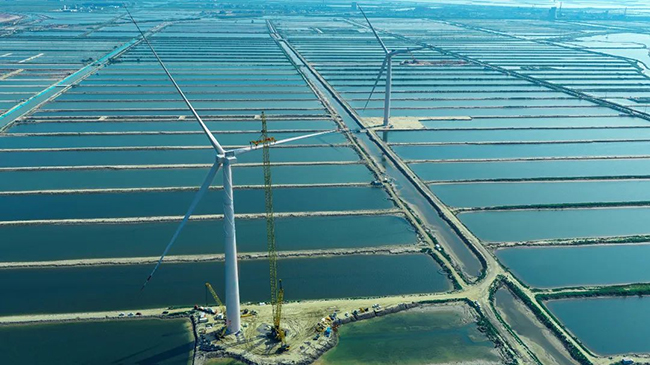 高鐵可靠(kào)性基因賦能,中車株洲所12MW海上雙饋風電機(jī)組成功吊(diào)裝 高鐵可靠性基因賦能,中車株洲所12MW海上雙饋風電機組成功吊裝