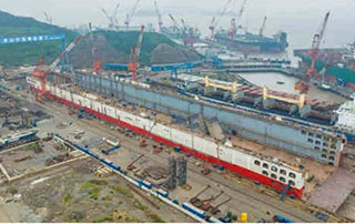 舟山中遠海運重工75000噸舉力浮船塢（wù）順利實現大合攏節（jiē）點