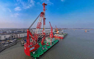 國內（nèi）首艘自主研製110米（mǐ）架高旋轉式打樁船“三航樁（zhuāng）22”交付
