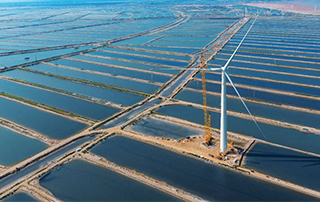 高鐵可靠性基因賦能，中車株洲所12MW海上雙饋風電機組成功吊裝