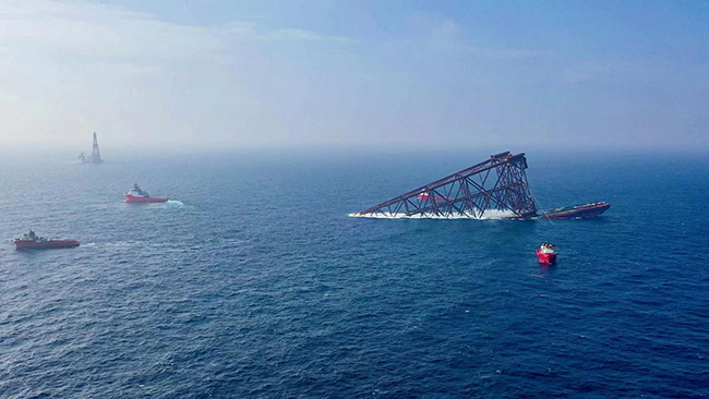 亞洲第一（yī）深水導管架“海基一號（hào）”海上安裝就位（wèi）