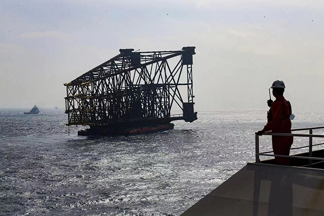 亞洲第一深水導（dǎo）管架（jià）“海基一號”海上安（ān）裝就位