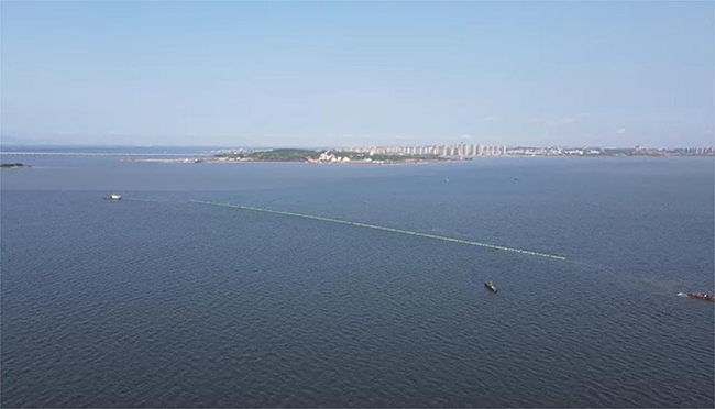 青島膠州灣海底管道浮（fú）拖安裝工程順利完工