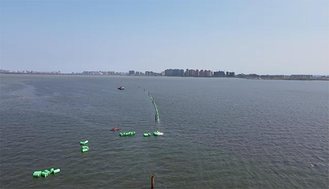 青島（dǎo）膠州（zhōu）灣海底（dǐ）管道浮拖安裝工程順利完工