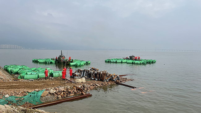 青島膠州灣海底管道浮拖安（ān）裝工程順利完工