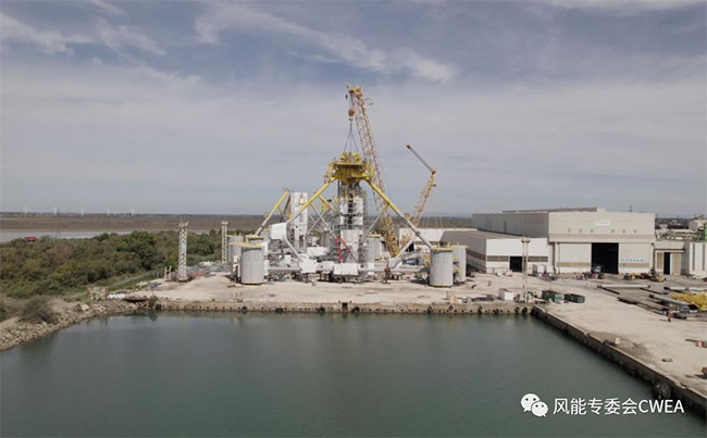 圖說丨全球首個張力腿漂浮式海上風電基礎下水 圖說丨全球首個張力腿漂浮式海上風電基礎下水
