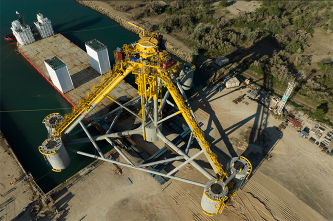 圖說丨全球首個張力腿漂(piāo)浮式海上風電基礎下水 圖(tú)說丨全球首個張力腿漂(piāo)浮式海上風(fēng)電基礎下水