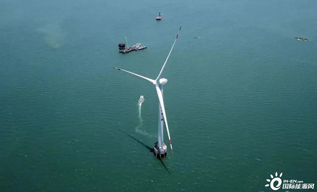我(wǒ)國首台10兆瓦海上(shàng)風機護航全球首次海上風電無淡化海水直接電解製氫海試成功 我國首台10兆瓦海上風機護航全球首(shǒu)次海上風電(diàn)無淡化(huà)海(hǎi)水直(zhí)接電解(jiě)製氫海試成功