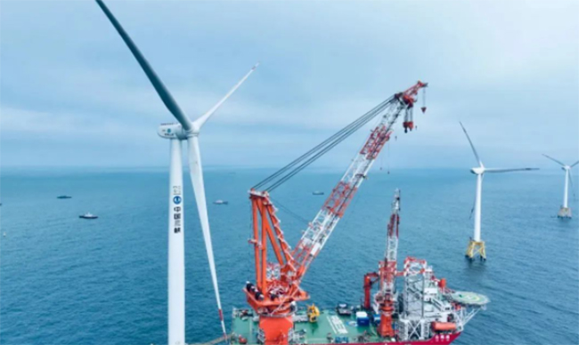 國內首台!“白(bái)鶴灘”號完成13MW海上風機吊裝 國內首台!“白鶴灘”號完成13MW海上風機吊裝