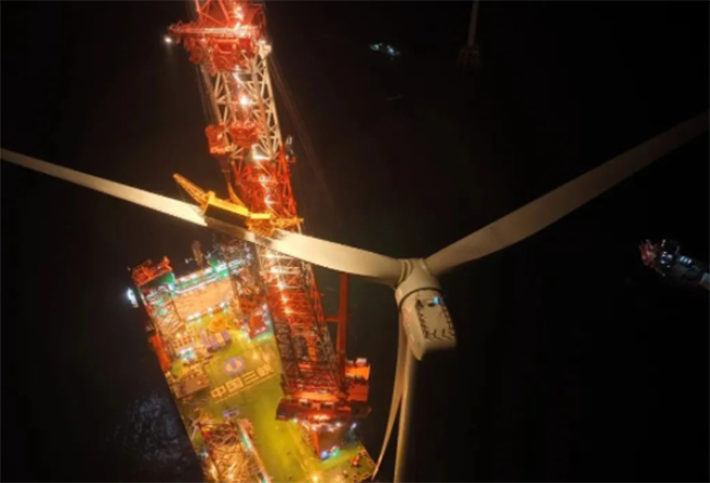 國內首台!“白鶴(hè)灘”號(hào)完成13MW海上風機吊裝 國內首台!“白鶴灘”號完成13MW海上風機吊裝