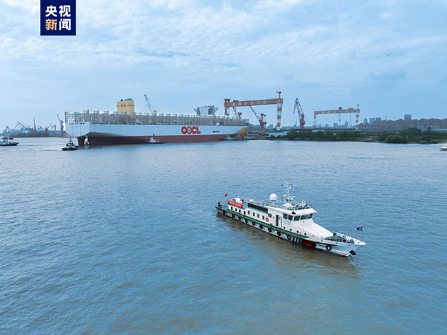 399.99米長!全球最大集裝箱船完成出塢 399.99米長!全球最大集裝箱船完成出塢