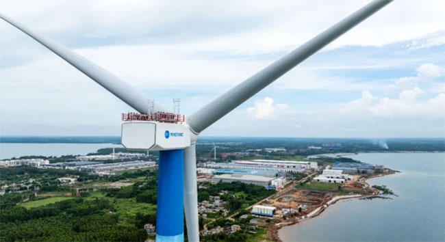 最大功率达20MW！全球最大（dà）海（hǎi）上风机成功吊装
