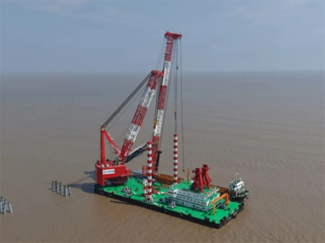 國內首艘110米架高(gāo)旋轉式打樁船“三航樁(zhuāng)22”完成首秀 國內首艘110米架高旋轉(zhuǎn)式打樁船“三航樁22”完(wán)成首秀