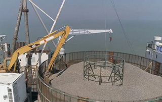 打破国外技（jì）术垄断！南网超（chāo）高压首（shǒu）次自主完成（chéng）国内500千伏海底（dǐ）电缆抛石保护