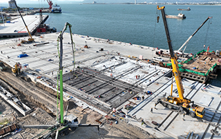 國內首座公（gōng）共科考碼（mǎ）頭項（xiàng）目碼頭泊位主體結構全部完工（gōng）