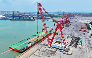 292米！全球葉（yè）輪（lún）直徑最大風電葉片在東方八所港裝船出海