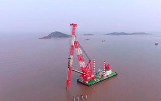 國內首艘110米架高旋轉式打樁船“三航樁22”完成首秀